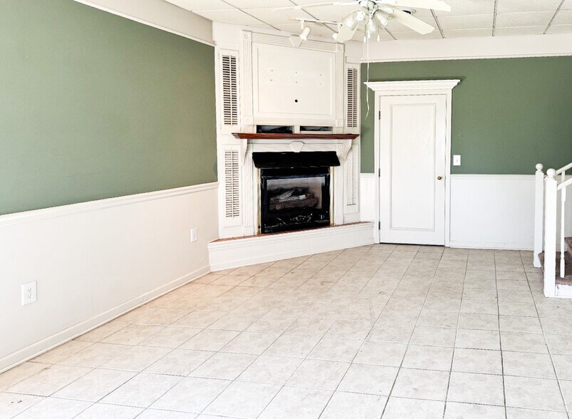 More Photos Of 202 Harold King Dr, Benton Office For Sale