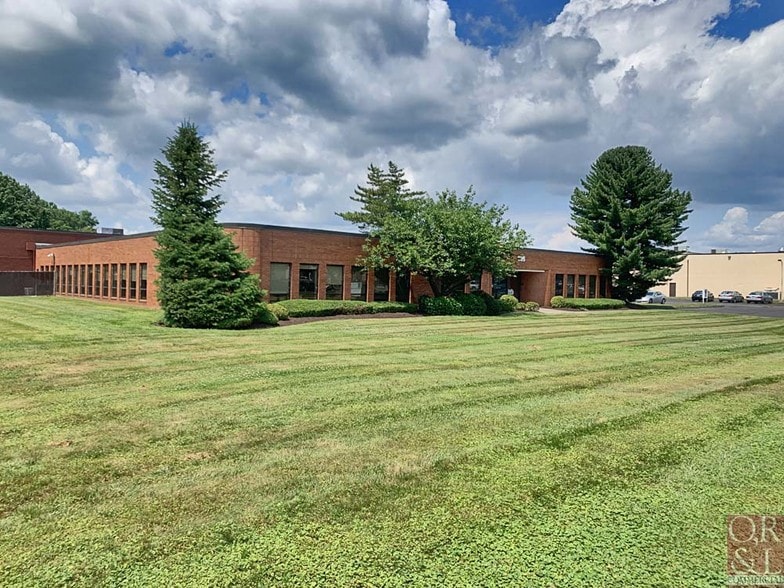 More Photos Of 135 N Plains Industrial Rd, Wallingford Light Manufacturing For Lease