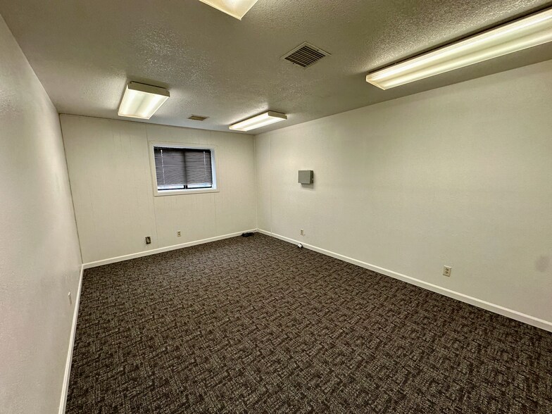 More Photos Of 6659 Uranium Rd, Casper Warehouse For Sale