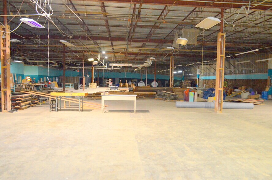 More Photos Of 2010 Stateline Rd W, Southaven Schools For Lease