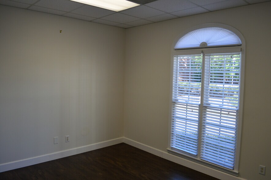 More Photos Of 3055 Lorna Rd, Birmingham Medical For Sale
