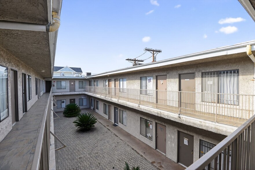 More Photos Of 815 S Central Ave, Glendale Office For Sale