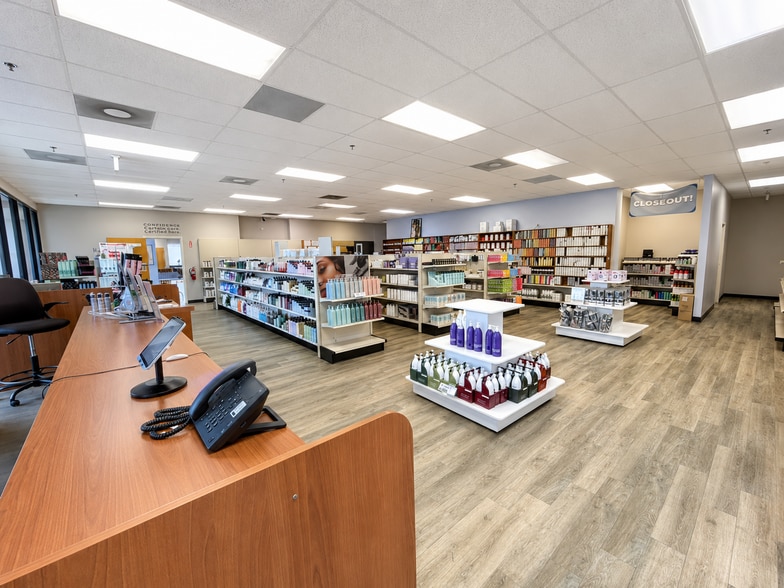 More Photos Of 12955 Starkey Rd, Largo Light Manufacturing For Lease