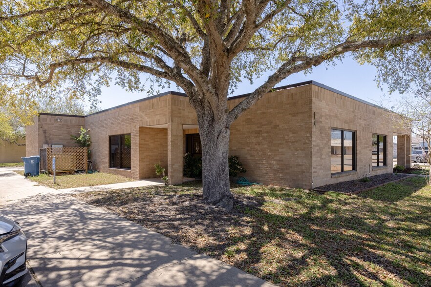 More Photos Of 703 Commerce St, Refugio Office For Sale
