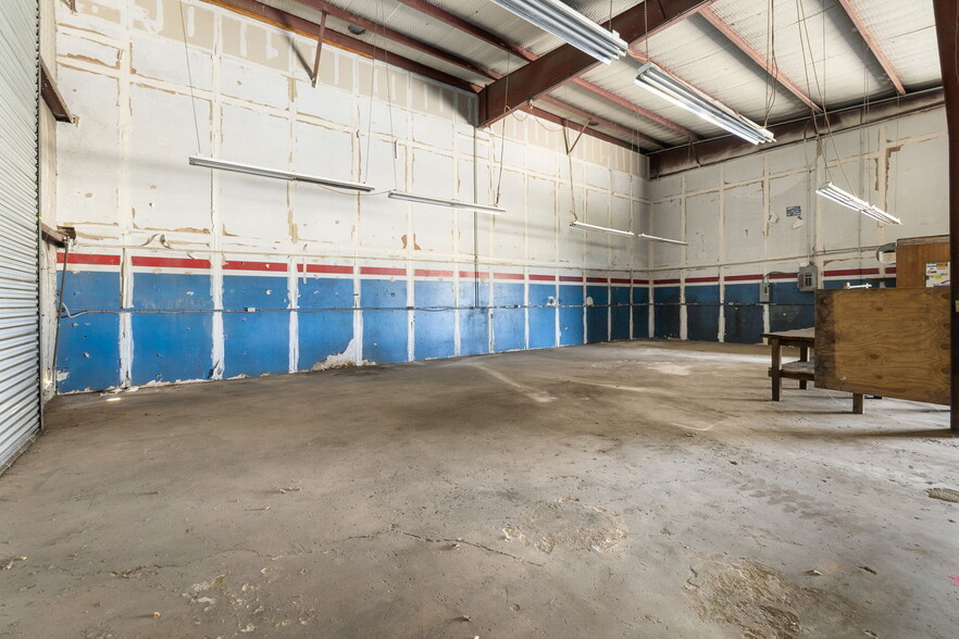 More Photos Of 290 Wonder World Dr, San Marcos Warehouse For Lease