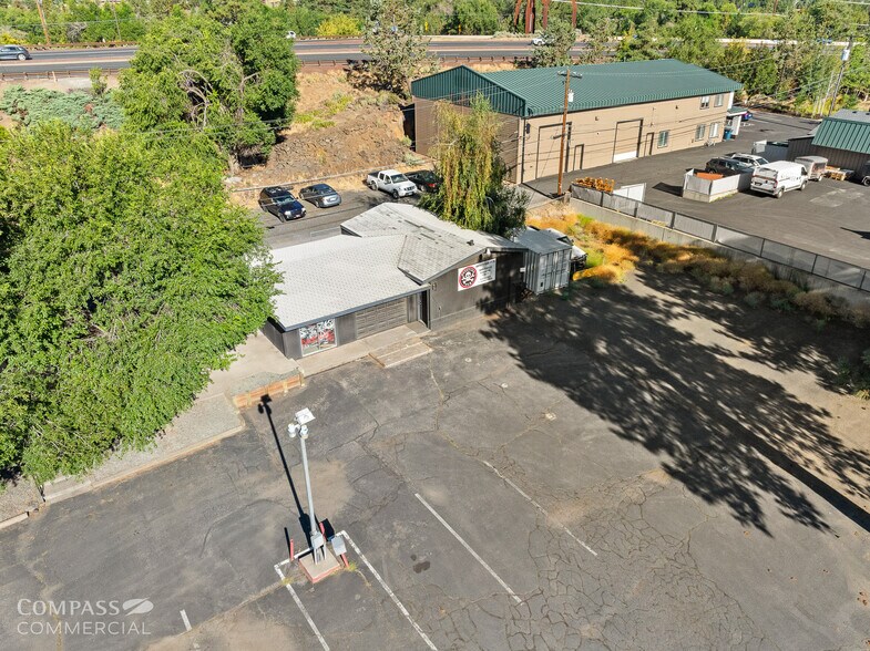 More Photos Of 1819 NE Division St, Bend Freestanding For Sale