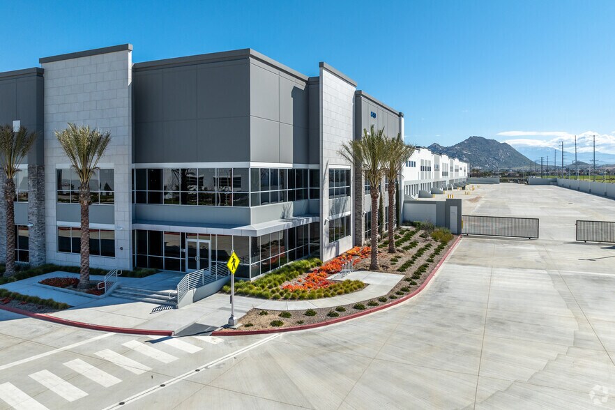 More Photos Of 450 E Rider St, Perris Distribution For Lease