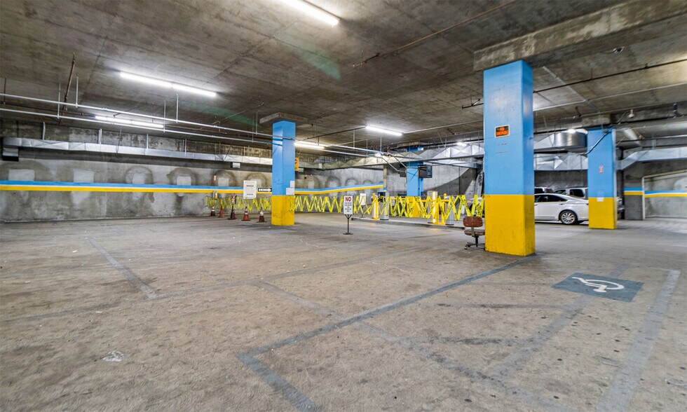 More Photos Of 1015 Crocker St, Los Angeles Storefront For Sale