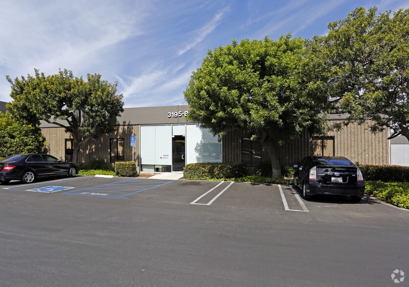 More Photos Of 3195 Airport Loop Dr, Costa Mesa Light Manufacturing For Lease