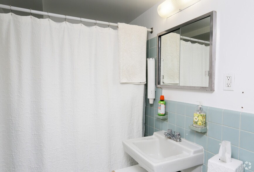 More Photos Of 2712 Wisconsin Ave NW, Washington Apartments For Sale