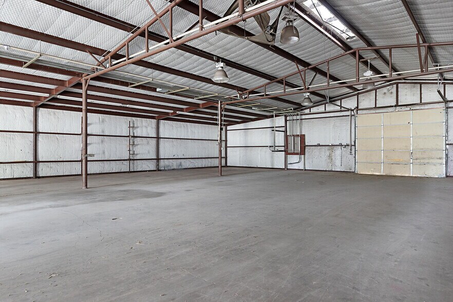 More Photos Of 159 Park Row, Van Warehouse For Sale