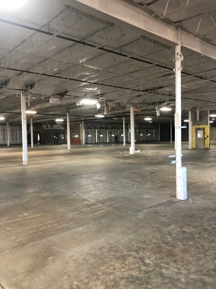 More Photos Of 1642 S Burlington Ave, Kewanee Warehouse For Sale