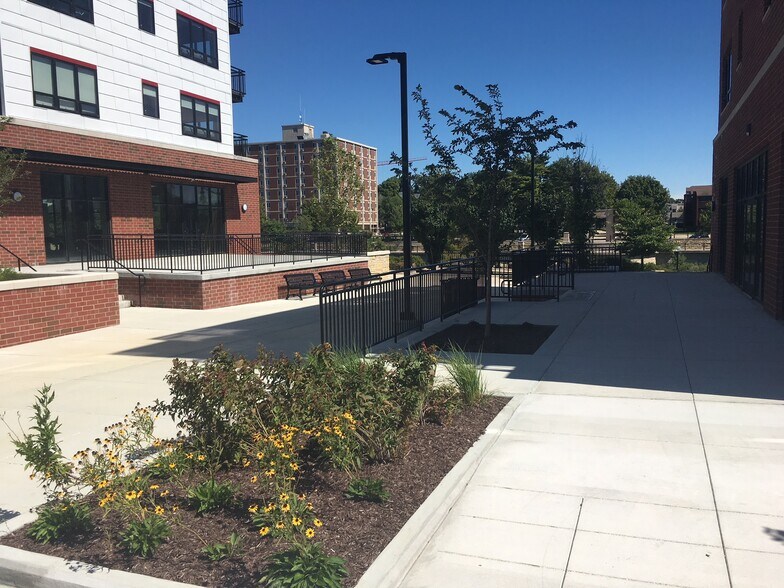 More Photos Of 302-310 S 1st St, Champaign Apartments For Lease