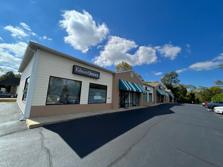 More Photos Of 1303 7th Ave E, Hendersonville Storefront Retail Office For Lease