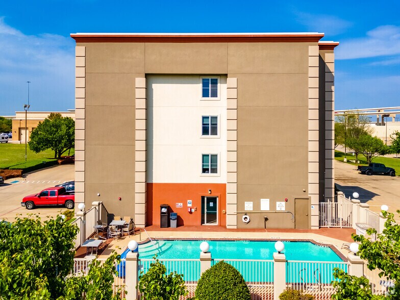 More Photos Of 780 E Vista Ridge Mall Dr, Lewisville Hotel For Sale