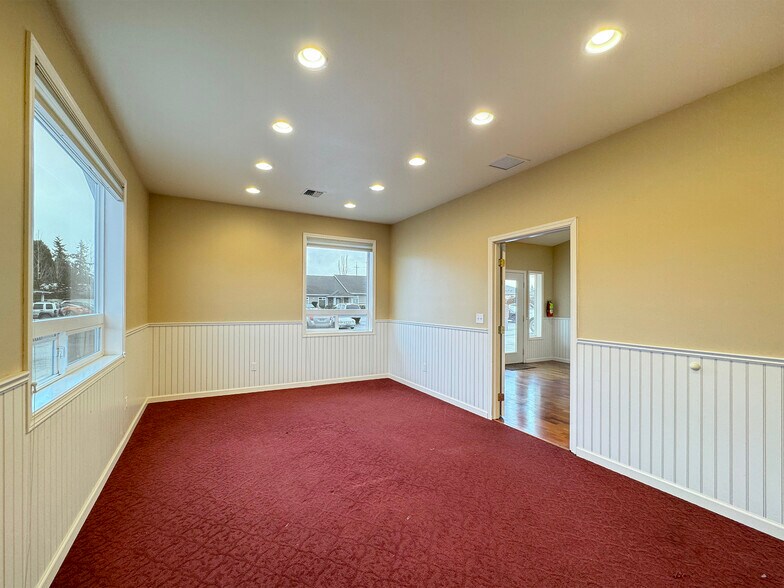 More Photos Of 542-544 N 5th Ave, Sequim Medical For Sale