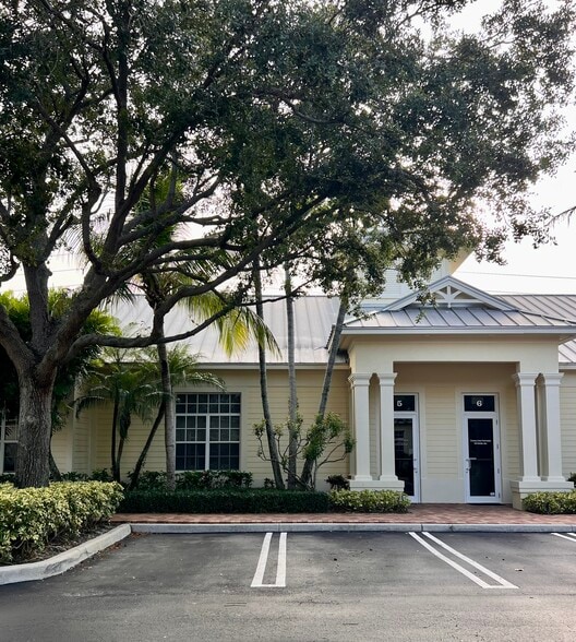 More Photos Of 1935 Commerce Ln, Jupiter Office For Sale