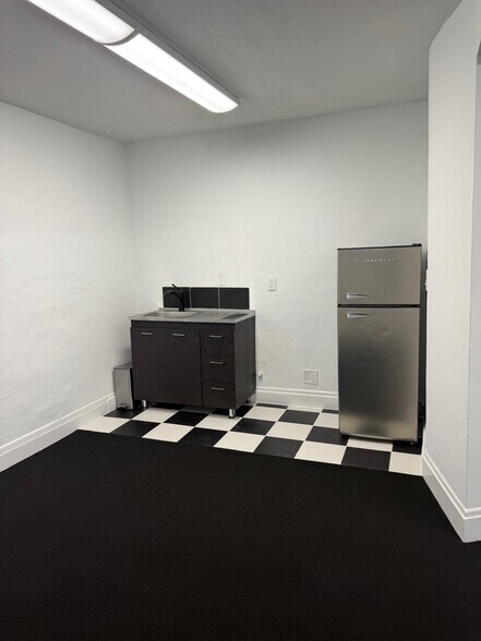 More Photos Of 608 SE 6th St, Fort Lauderdale Office For Sale