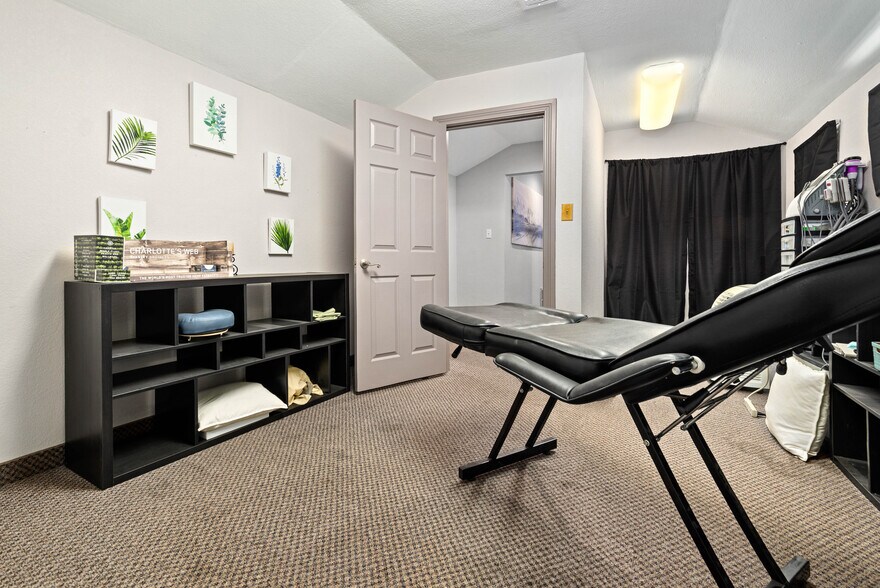 More Photos Of 363 W Main St, Lewisville Medical For Lease