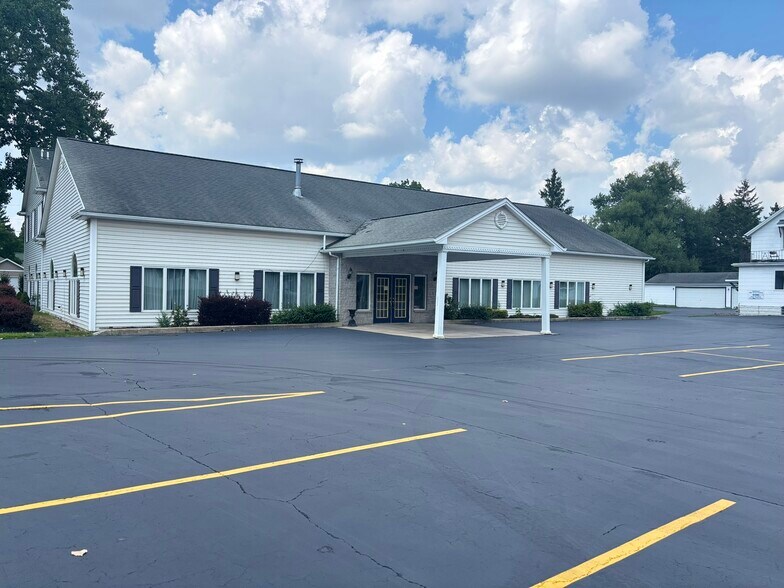 More Photos Of 3640 Clinton St, Buffalo Freestanding For Sale