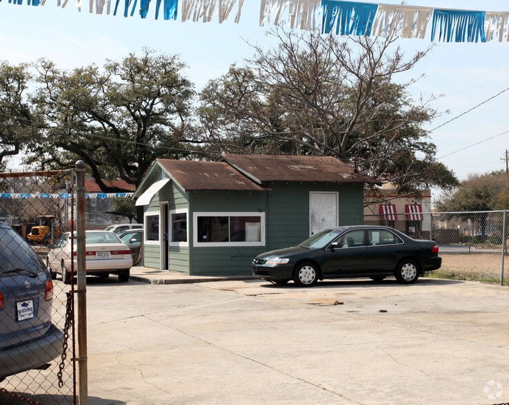More Photos Of 715 Montgomery St, Savannah Auto Dealership For Sale