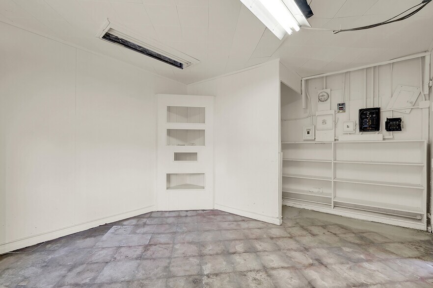 More Photos Of 2860 38th Ave, Oakland Auto Repair For Sale