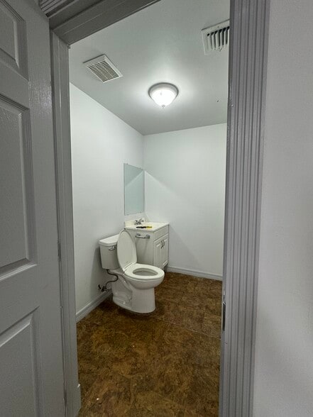 More Photos Of 3111 Fortune Way, Wellington Warehouse For Lease