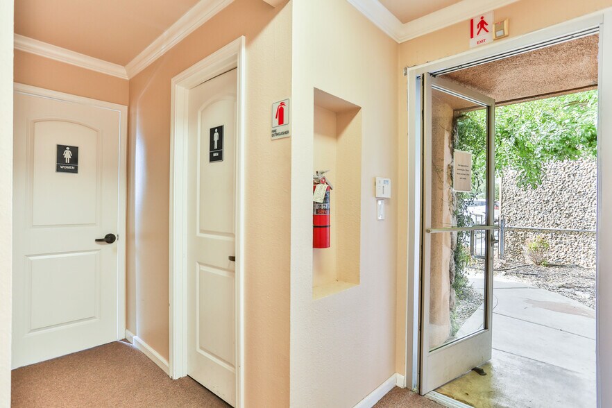 More Photos Of 209 Harding Blvd, Roseville Loft Creative Space For Lease