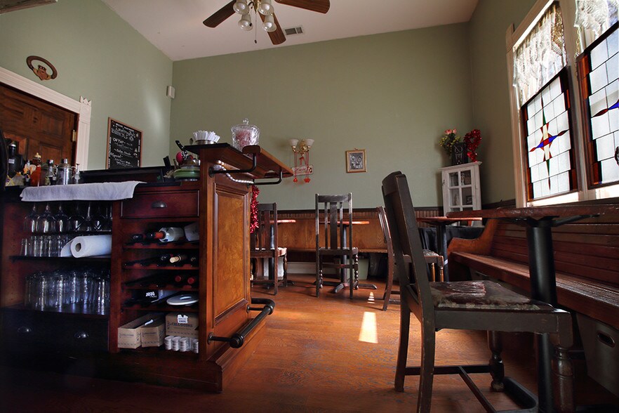 More Photos Of 814 Water St, Waxahachie Restaurant For Sale