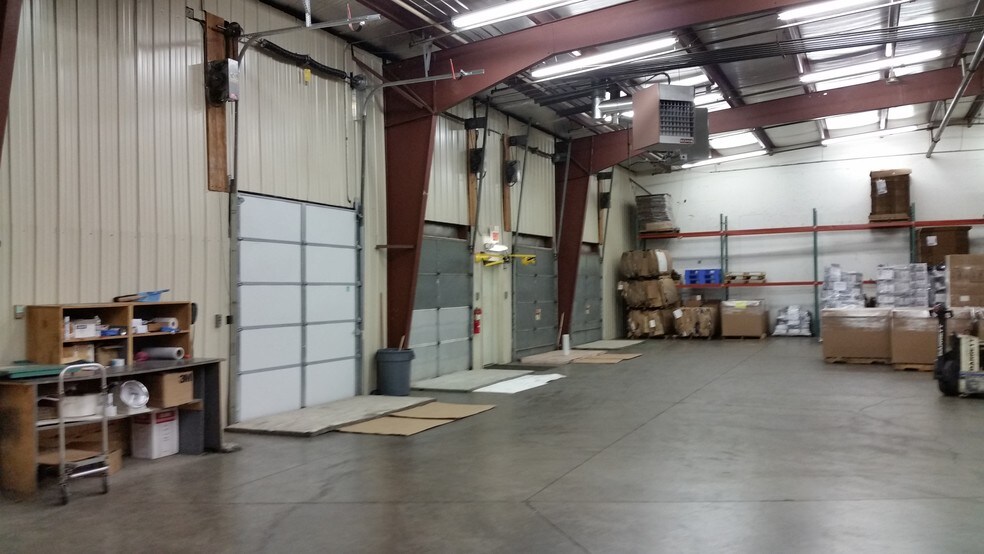 More Photos Of 22011-22043 Industrial Blvd, Rogers Light Manufacturing For Lease