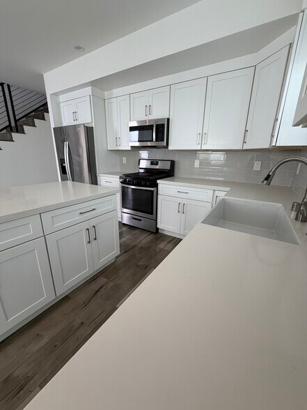 More Photos Of 3944 S Budlong Ave, Los Angeles Apartments For Sale