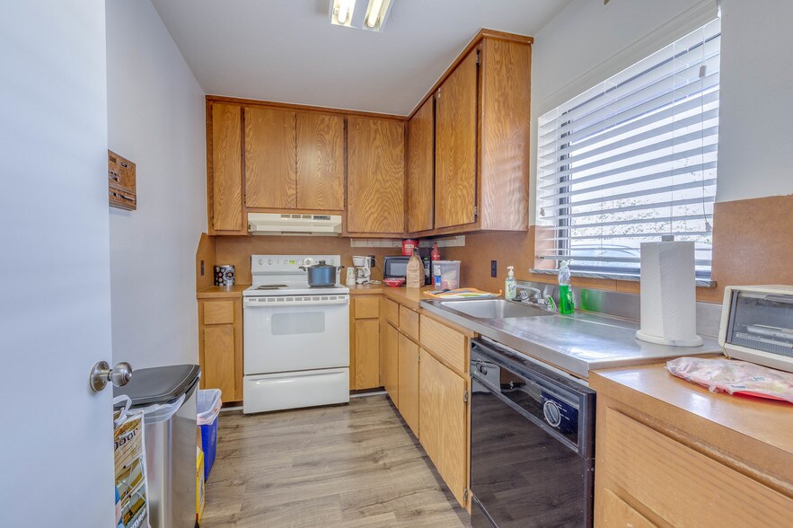 More Photos Of 1035 S Berry Rd, Norman Office For Sale