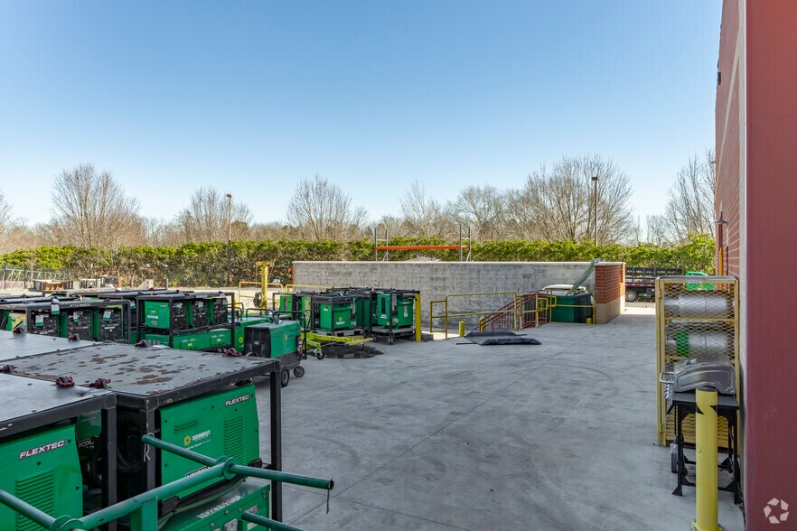 More Photos Of 4230 Taggart Creek, Charlotte Industrial For Lease