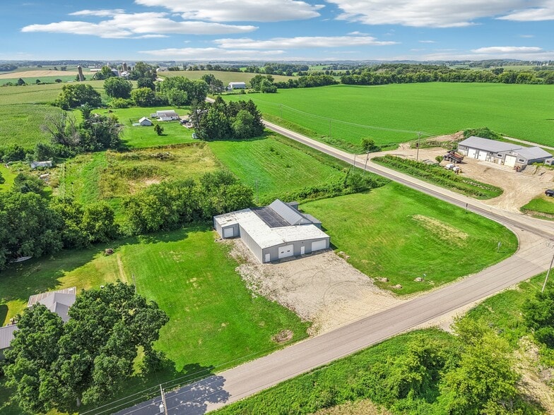 Primary Photo Of W9231 Bobolink Rd, Reeseville Warehouse For Sale