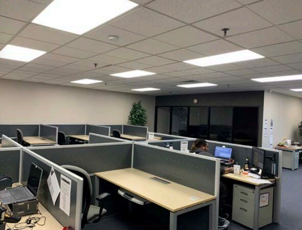 More Photos Of 600 Busse Rd, Elk Grove Village Showroom For Lease