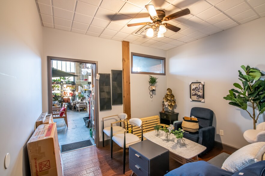 More Photos Of 534 Walnut St, Gadsden Showroom For Sale