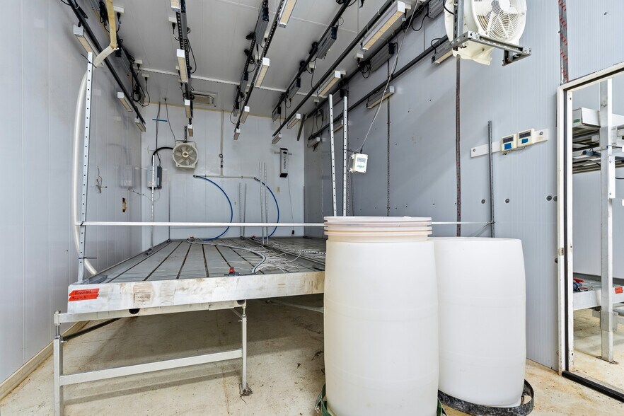 More Photos Of 22900 W Skelly Rd, Haskell Light Manufacturing For Sale