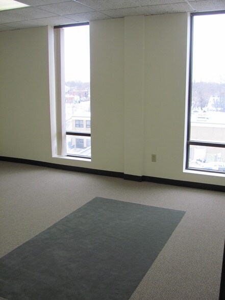 More Photos Of 333 North Ave, Wakefield Office For Lease