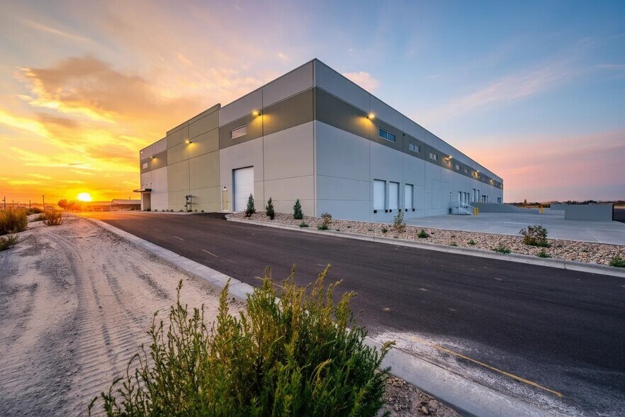 More Photos Of 19127 Red Label Ln, Caldwell Warehouse For Lease