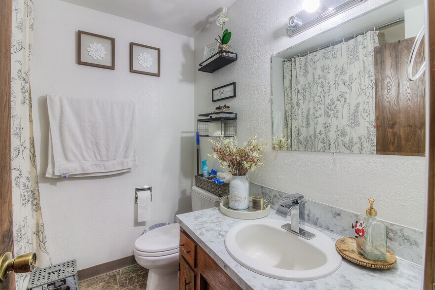 More Photos Of 1704 S 12th Ave, Yakima Apartments For Sale