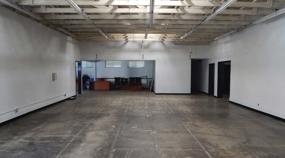 More Photos Of 1345-1347 Redondo Ave, Long Beach Storefront Retail Office For Lease