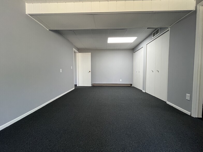 More Photos Of 905 Farnsworth Rd, Waterville Flex For Sale