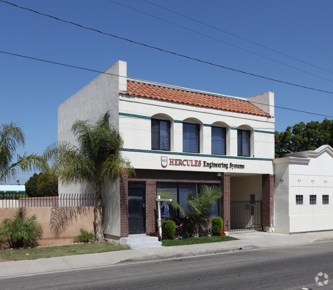 Primary Photo Of 15317 Lakewood Blvd, Paramount Office For Lease