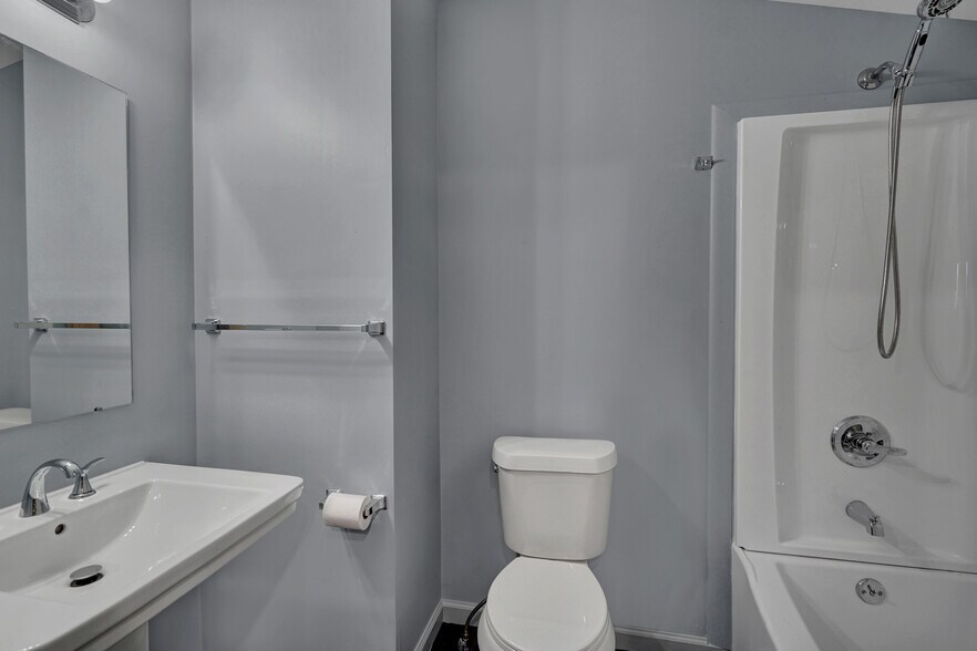 More Photos Of 1026 State St, Port Huron Freestanding For Sale