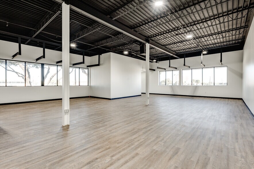 More Photos Of 904 Regal Row, Dallas Refrigeration Cold Storage For Lease