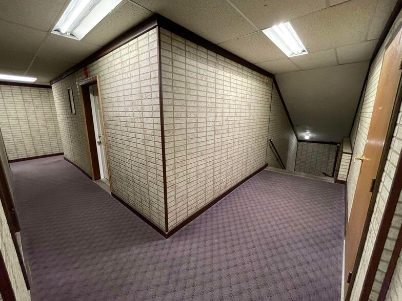 More Photos Of 1 S Frederick Ave, Oelwein Storefront Retail Residential For Sale