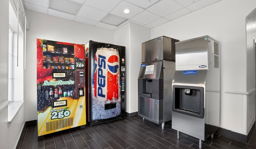 More Photos Of 415 Fm 1960 Rd E, Houston Hotel For Sale
