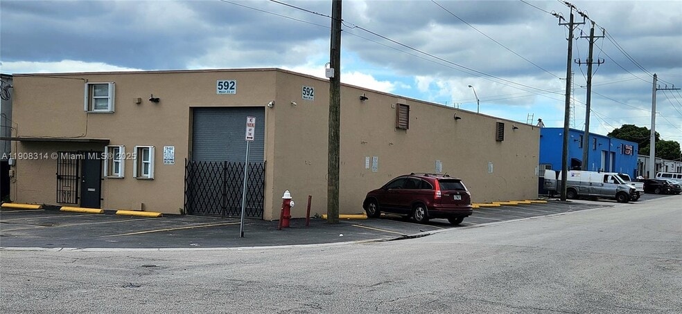 More Photos Of 592-598 W 28th St, Hialeah Warehouse For Lease