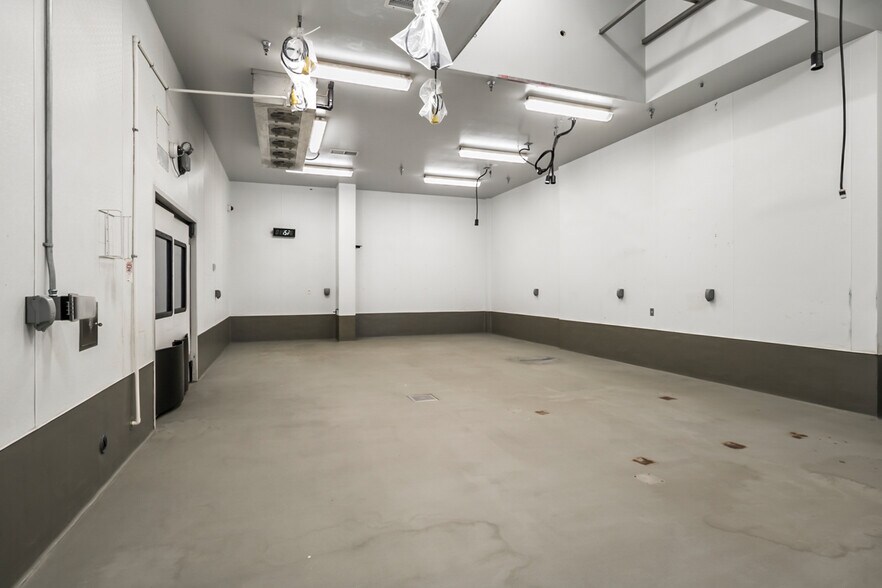 More Photos Of 275-295 W Lundgren Mill Dr, Sisters Food Processing For Lease