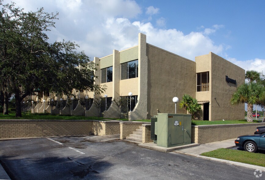 More Photos Of 5104 N Orange Blossom Trl, Orlando Office Residential For Lease